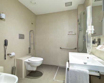 Wheelchair accessible room with bath-Hotel Royal Santina Rome 4 star hotel