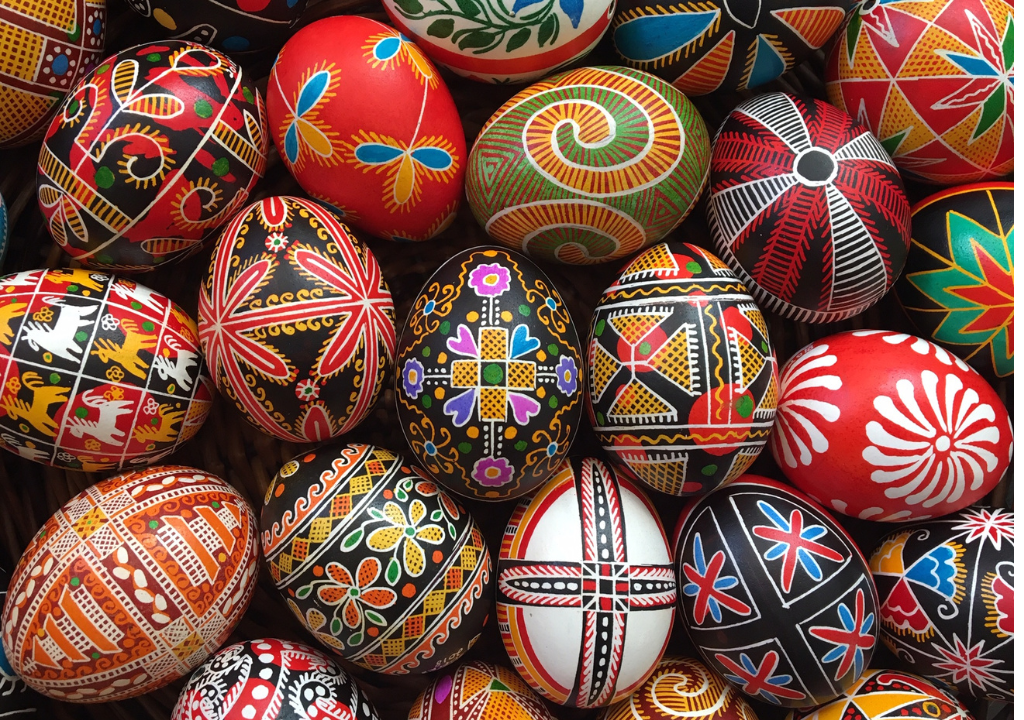 l'immagione rappresenta uova dipinte con i classici motivi ucraini.
